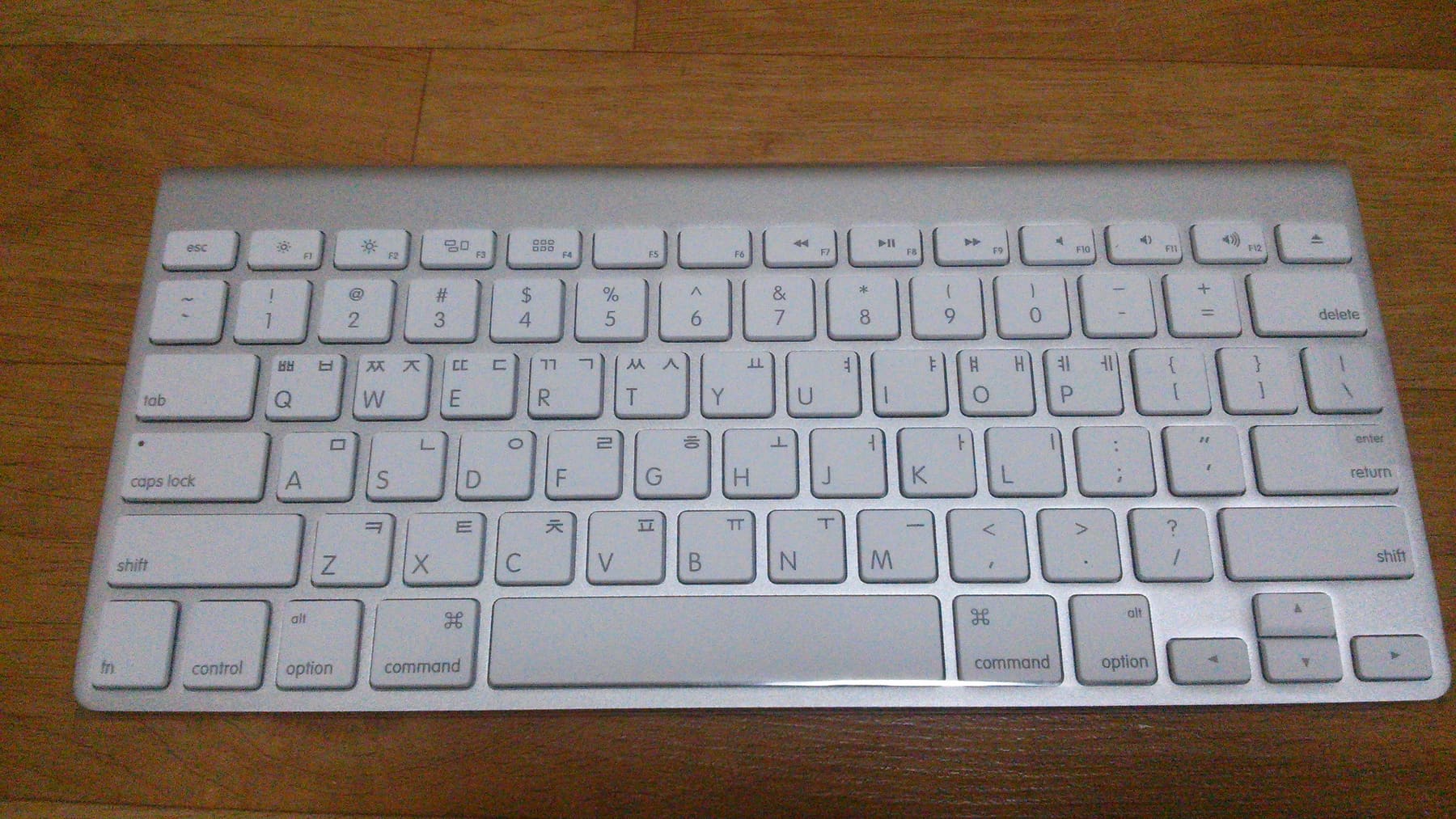 A wireless keyboard with Hangul letters printed beside the Latin letters on each key